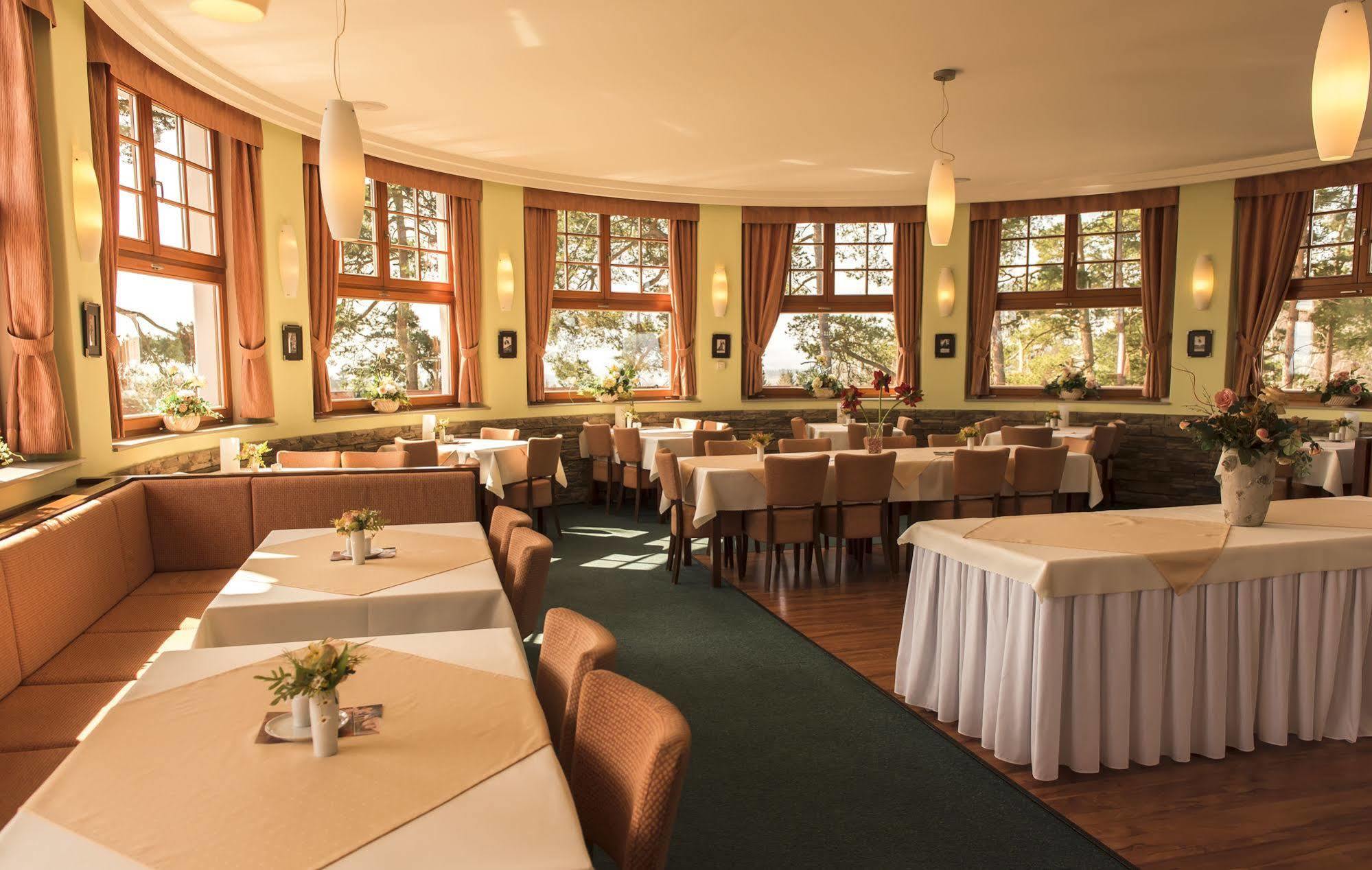 Camp Vary - Vitkova Hora - Veitsberg Karlovy Vary Bagian luar foto